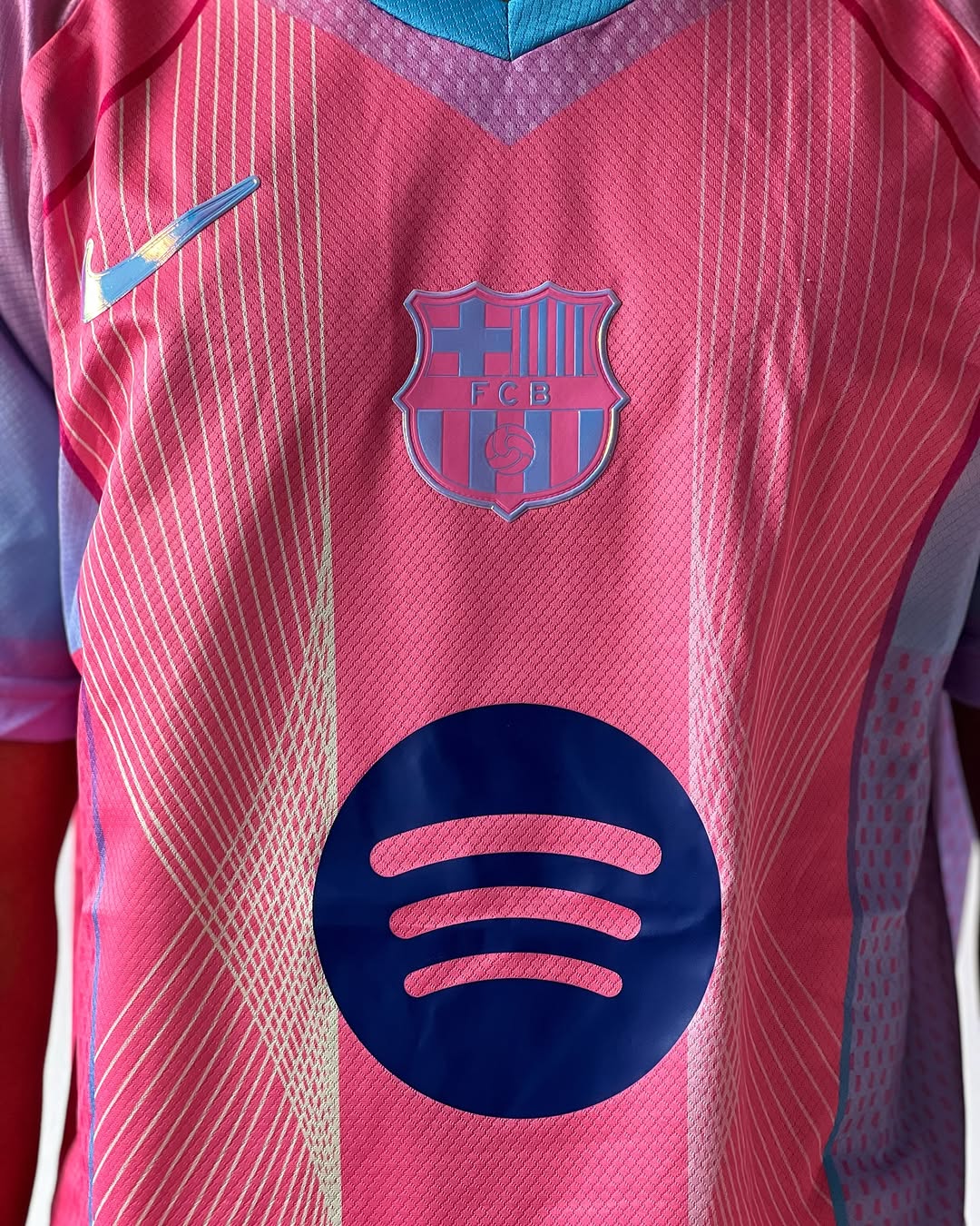 FC Barcalona Pink Away Kit 2023/24 - Set Quality